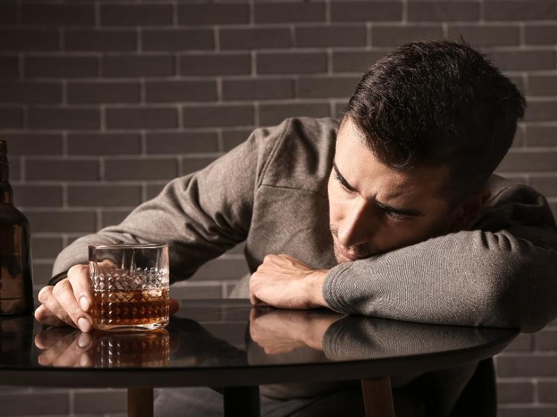 Misturar Álcool com Cannabis Medicinal: Riscos para a Saúde e Cuidados Necessários